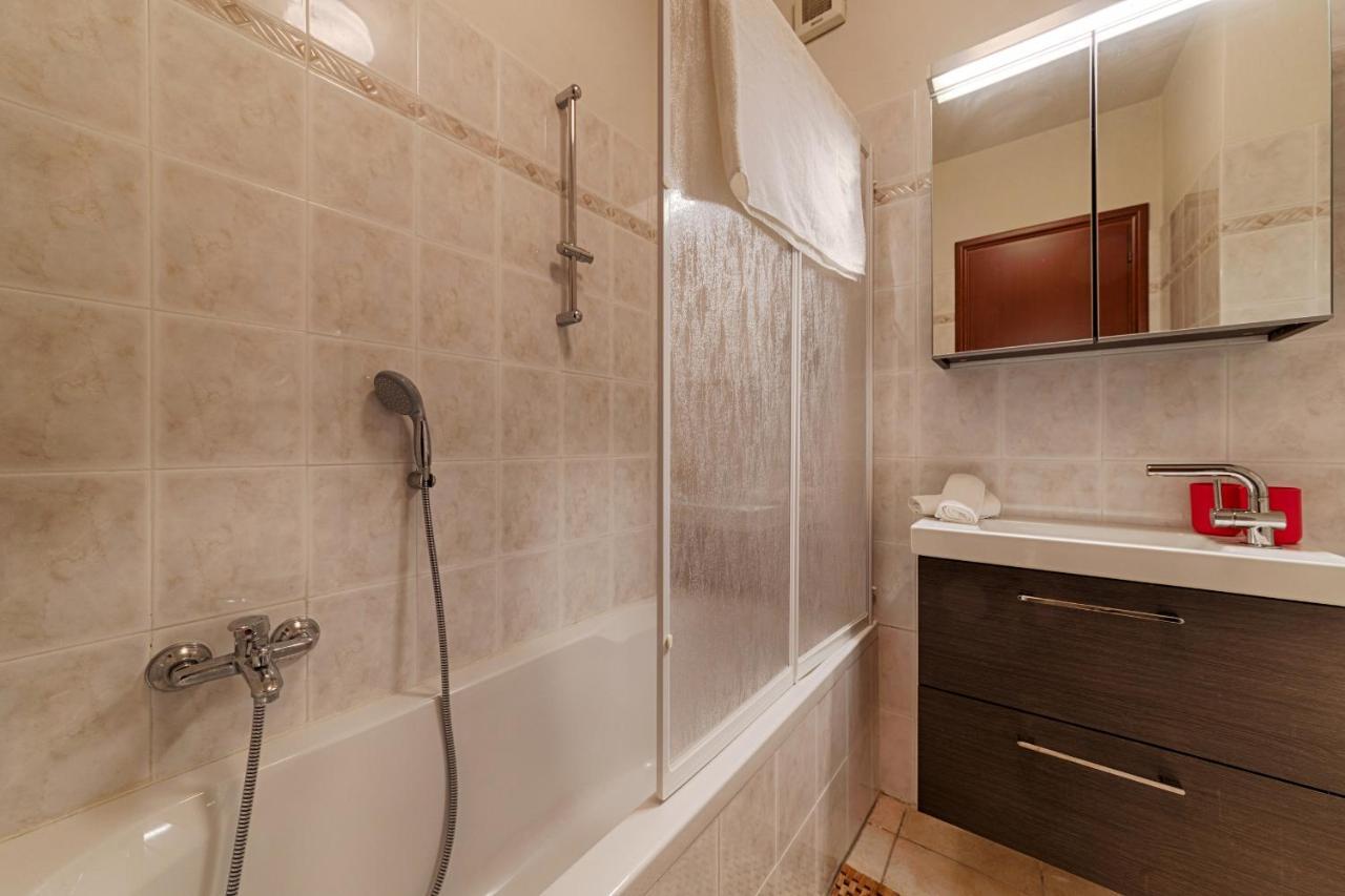 Modern Lakefront 2-Bedroom Apartment Acquaseria Dış mekan fotoğraf
